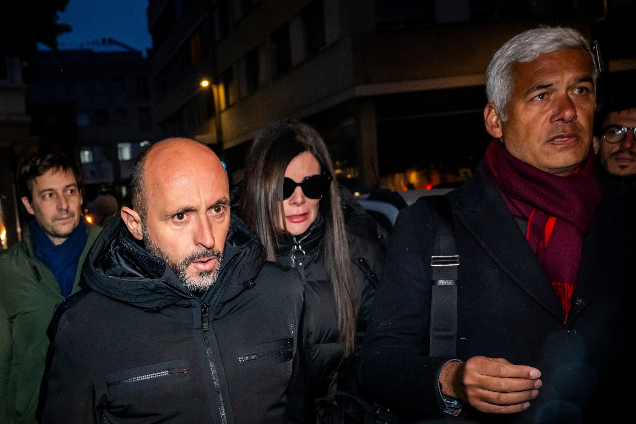 Jacques Moretti libero, la dura reazione delle famiglie delle vittime: “Inammissibile". Richiamato l'ambasciatore
