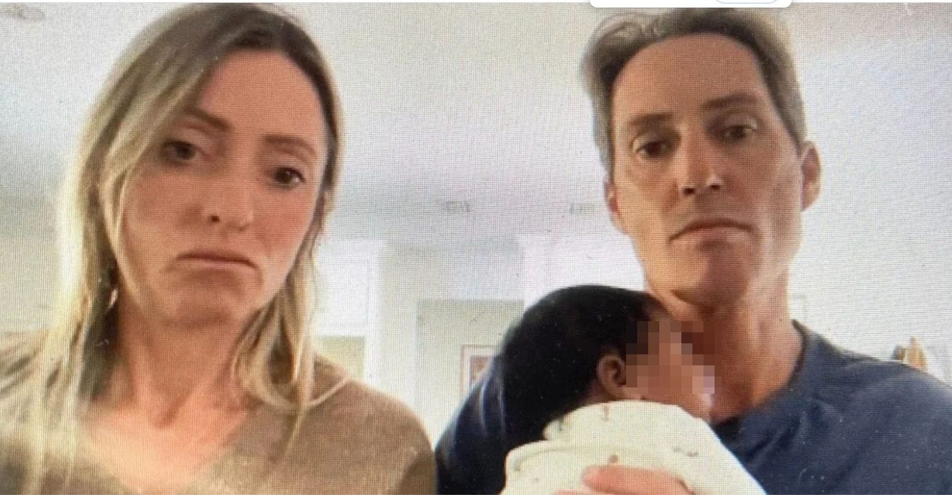 Durante il parto scoprono che la bimba è nera: “In clinica impiantato embrione di una coppia sconosciuta”