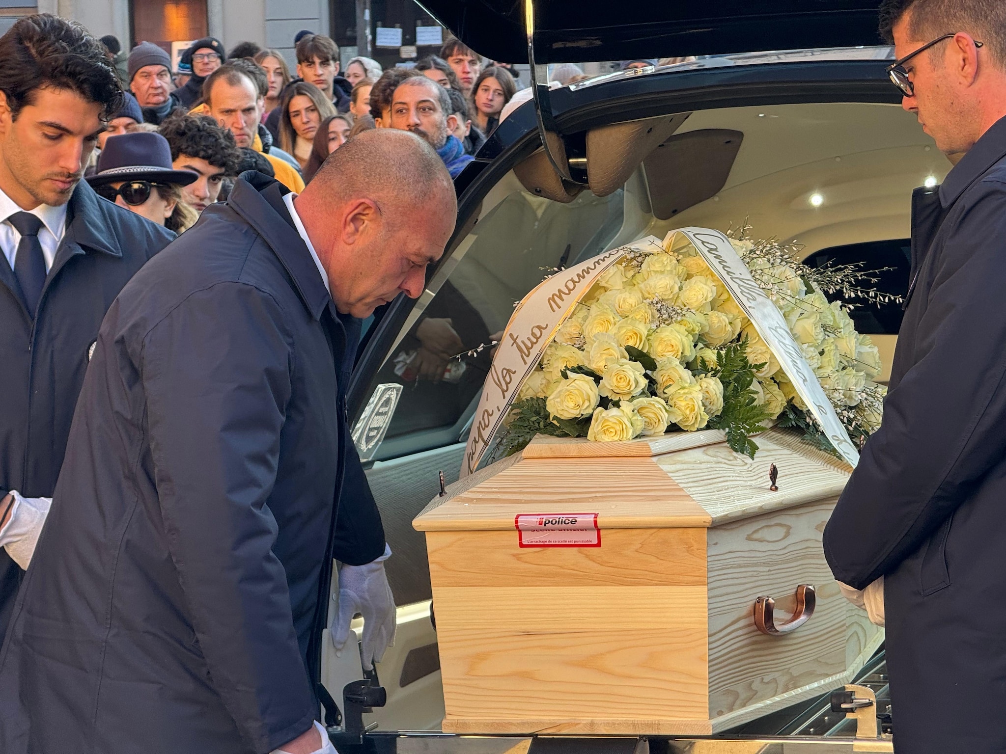 Crans-Montana, i funerali delle vittime italiane, a Milano lo zio di Chiara: "Strage evitabile, chiediamo giustizia"