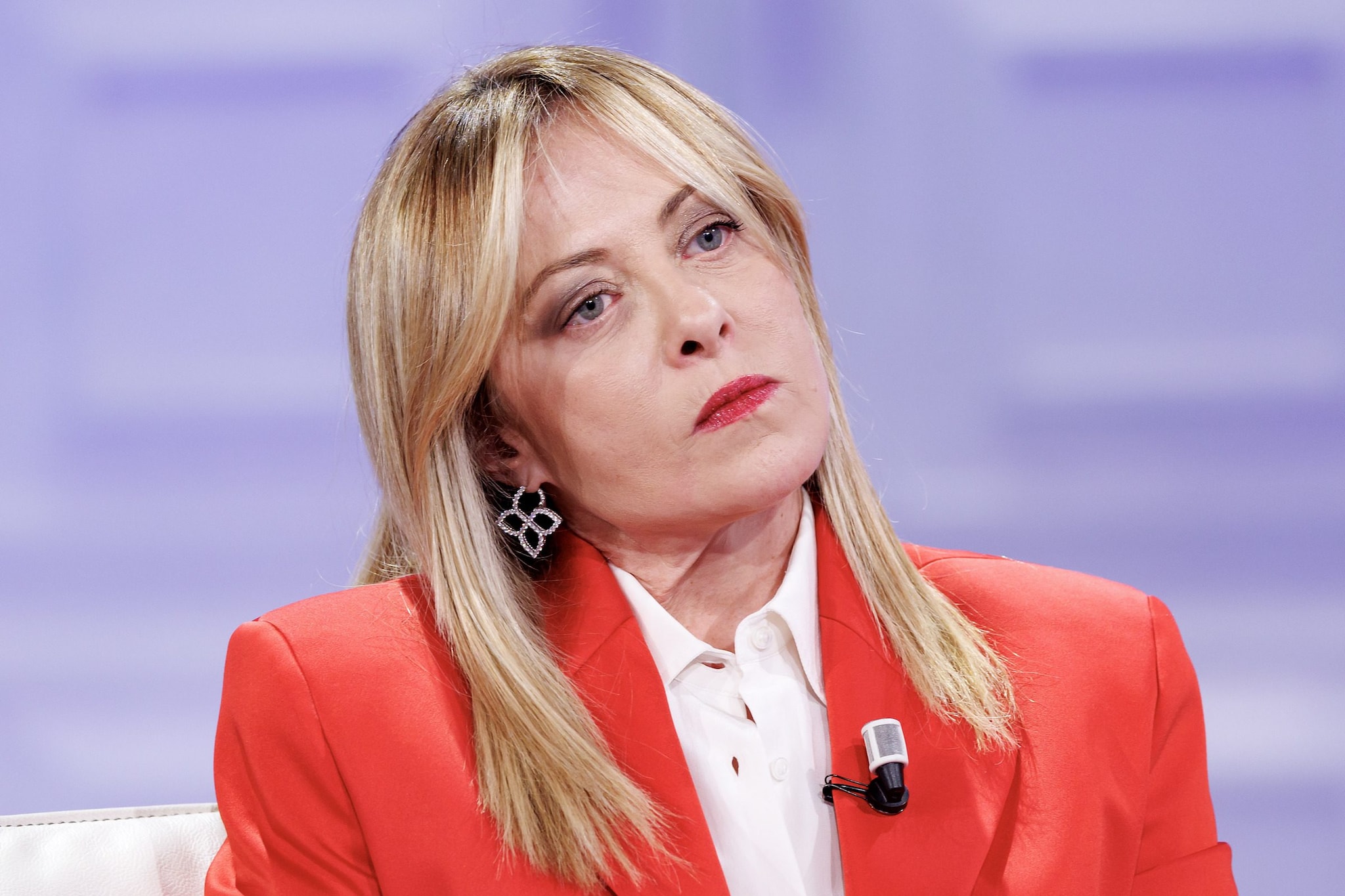 Sondaggi politici, cala Fratelli d'Italia, crolla anche la fiducia in Meloni: chi vince