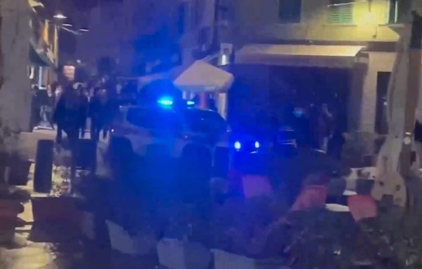 Ragazzo di 16 anni accoltellato al volto in piazza a Grosseto: rischia di perdere un occhio