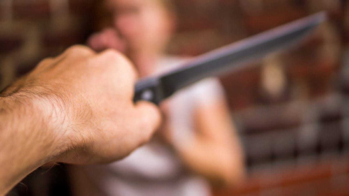 A san Giovanni in Fiore, provincia di Cosenza, una giovane è stata aggredita dall’ex fidanzato