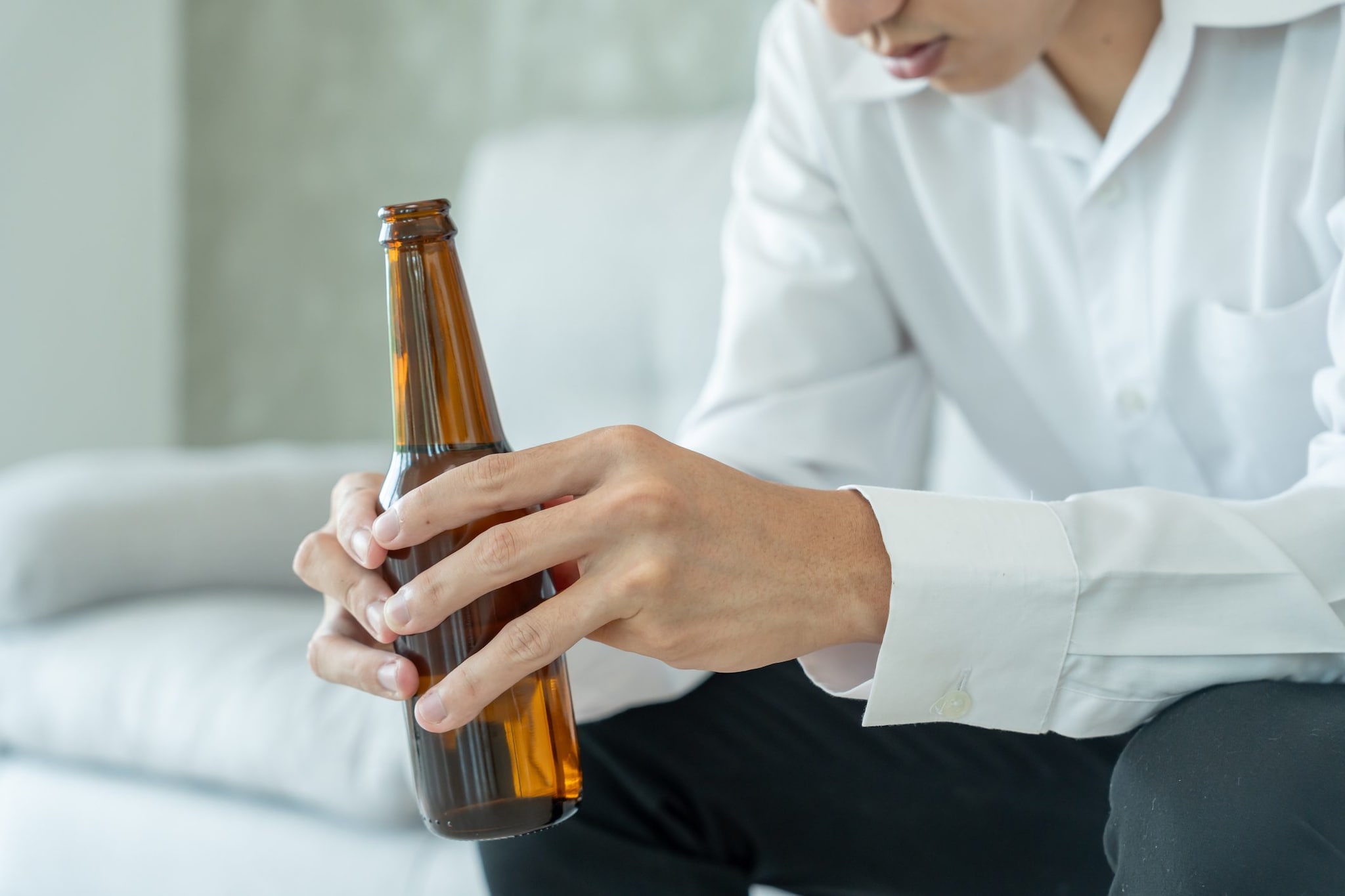 Si ubriaca prima di entrare a scuola, 16enne in coma etilico: aveva iniziato a bere vodka dalle 5 del mattino