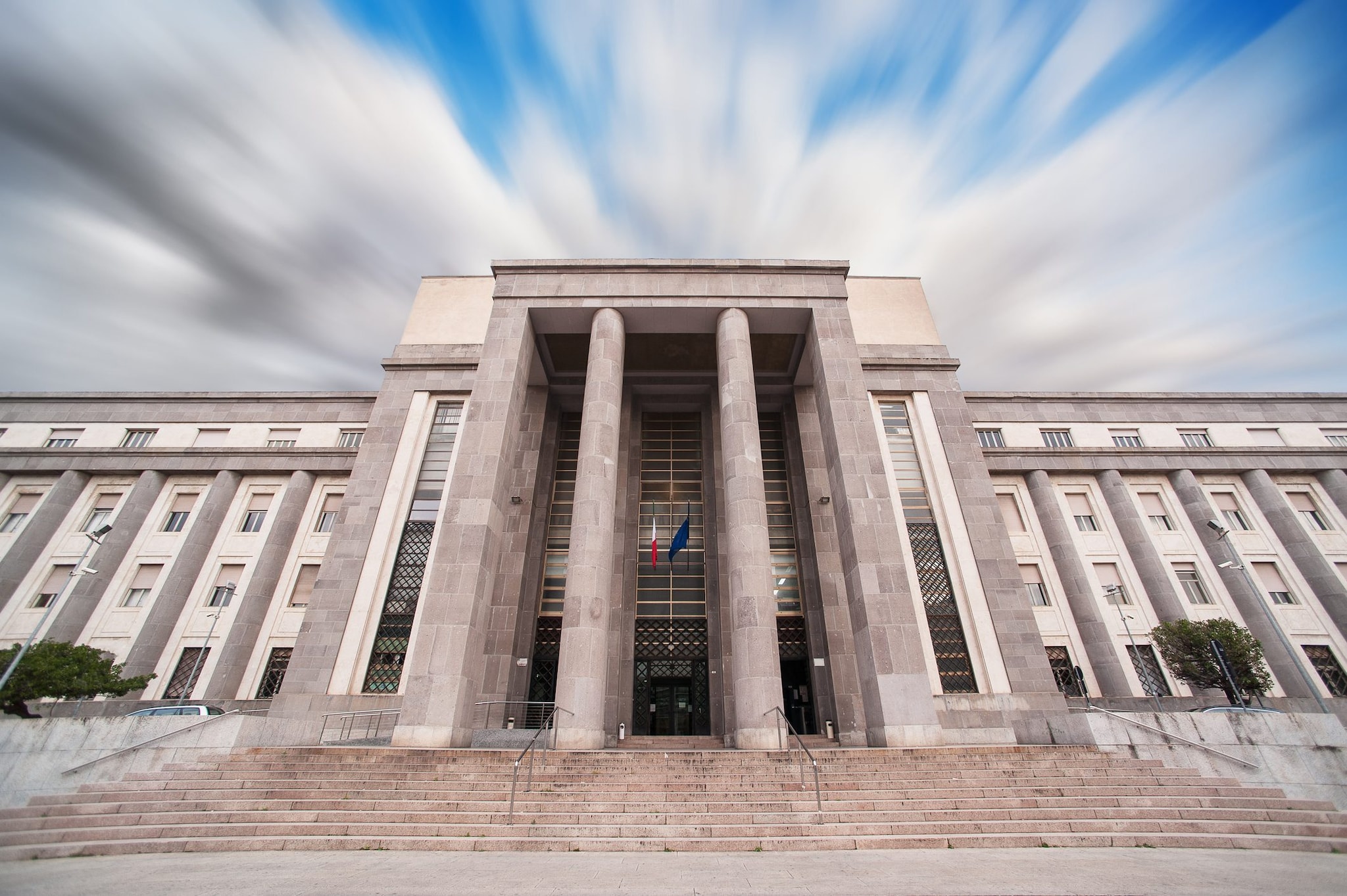 Uccide la moglie e durante le indagini i Carabinieri lo trovano con una 15enne: condannato per violenza sessuale