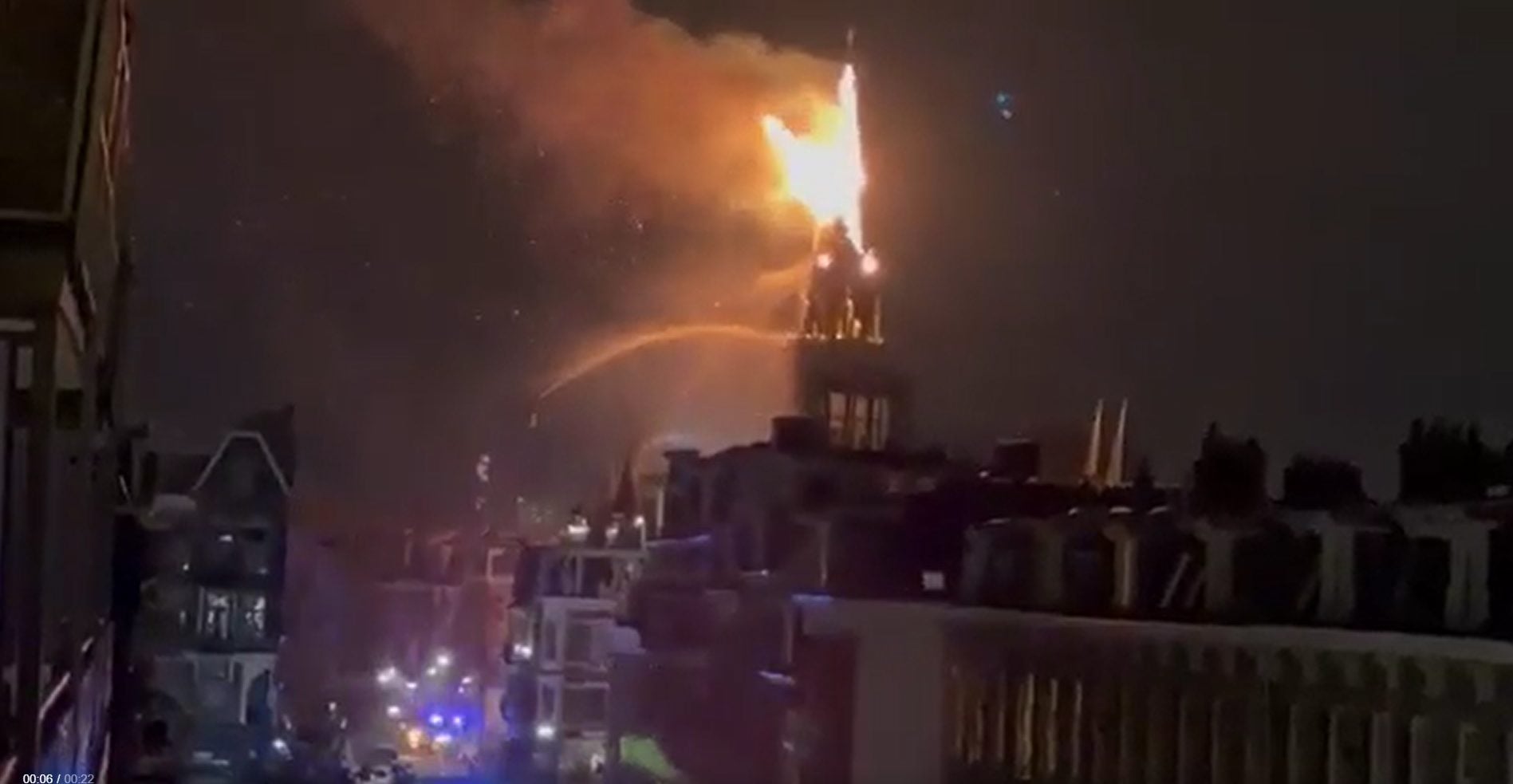 Incendio a Capodanno distrugge la chiesa Vondelkerk di Amsterdam: "Non può essere salvata"
