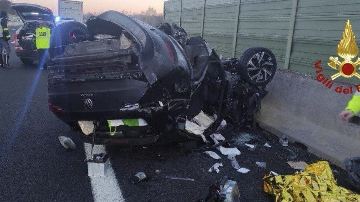 L’auto del 22enne che ha perso la vita nello schianto (Vigili del Fuoco).