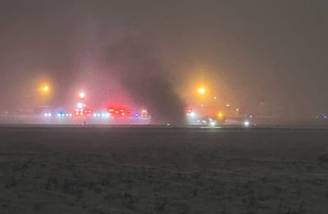 Aereo si capovolge e prende fuoco, viaggio tra amiche a Parigi si trasforma in tragedia: 6 morti