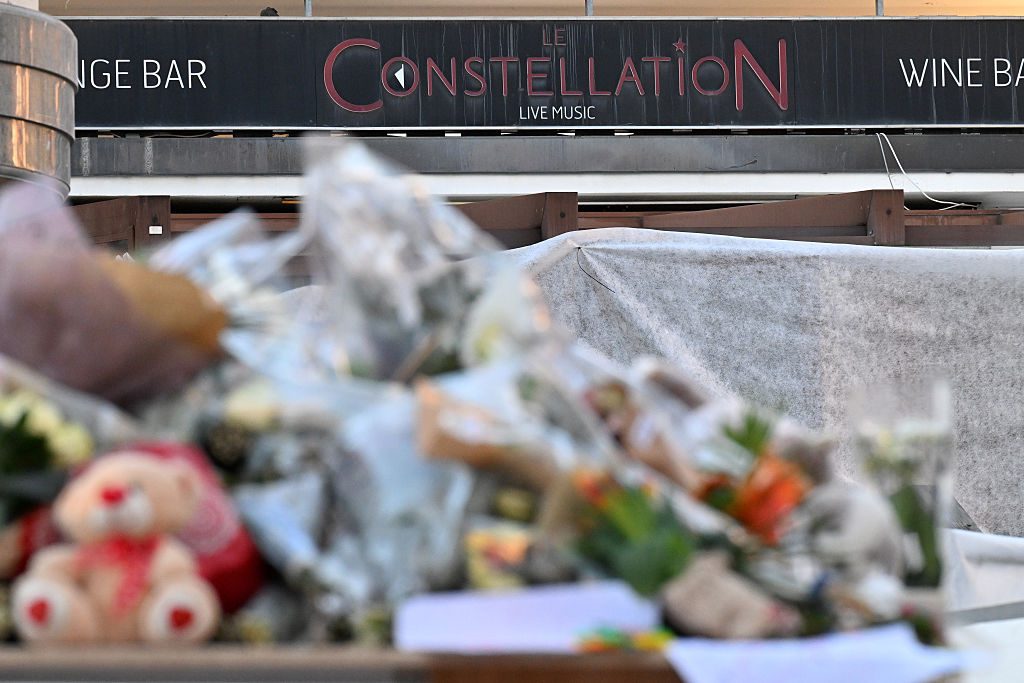 Chieste analisi sui social del bar a Crans-Montana: “Provano a occultare le prove, bisogna scoprire la verità”