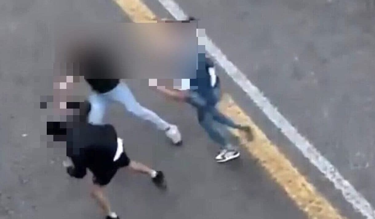 Rissa tra minorenni alla stazione di Bastia Umbria: 16enne colpito alla testa con un'accetta