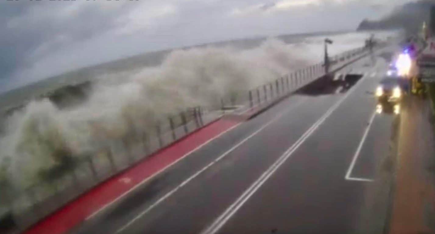 Ciclone Harry, allerta rossa in Sicilia, Sardegna e Calabria, scuole chiuse anche domani per maltempo: le notizie in diretta