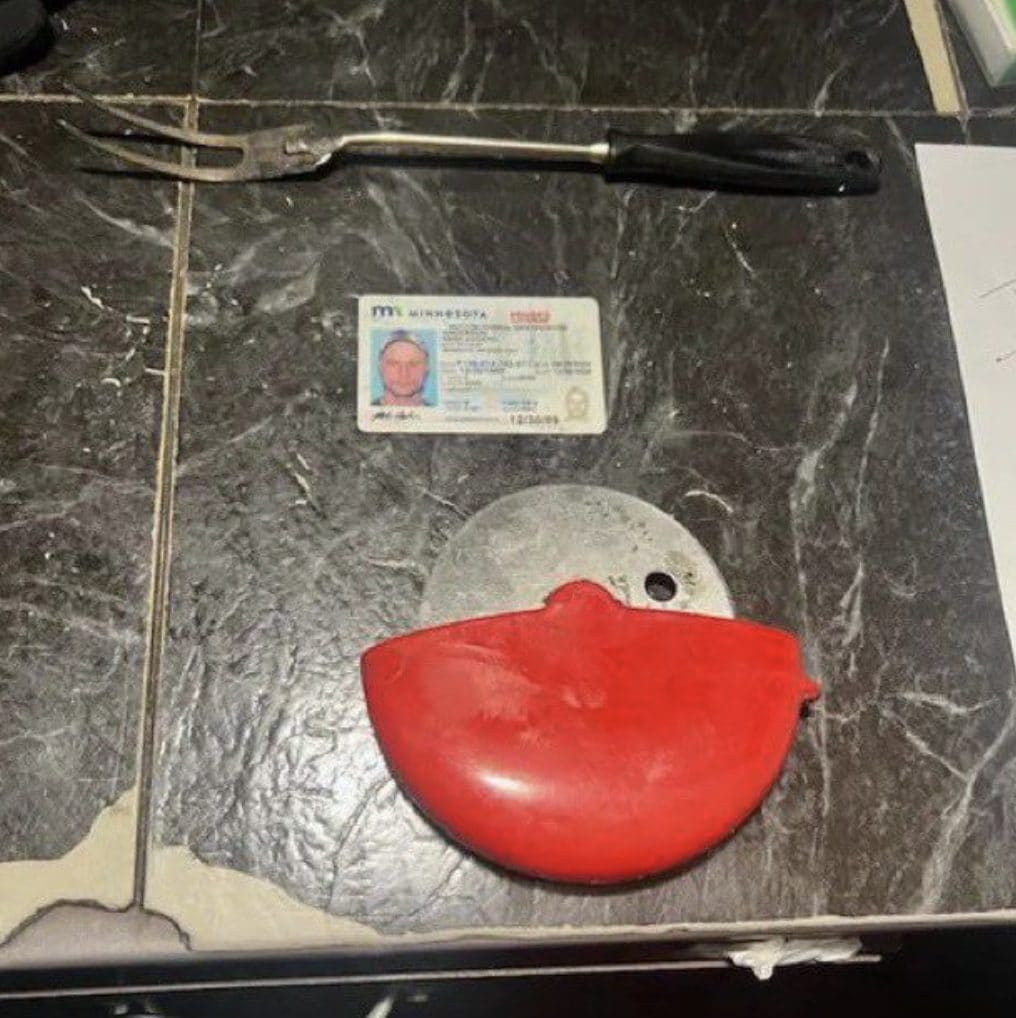 Gli oggetti trovati nello zaino di Mark Anderson (Foto US District Court for the Eastern District of New York).