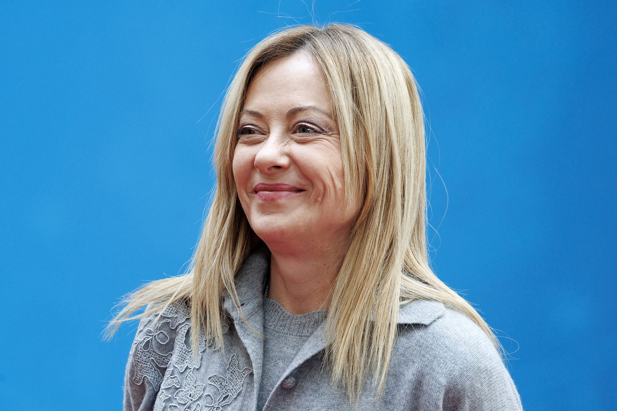 Sondaggi politici, Meloni fa un balzo in avanti, lieve calo per i partiti del centrosinistra