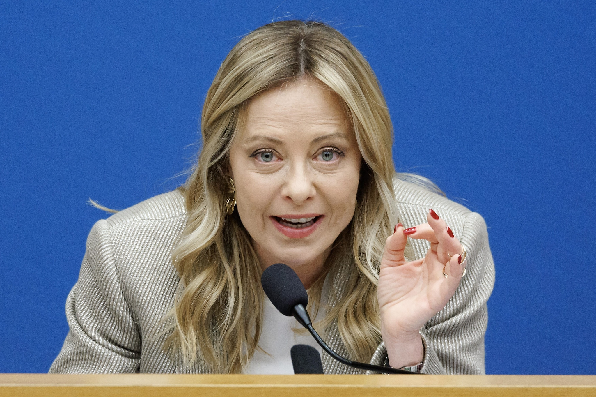 Dall'esordio di Vannacci ai non detti sul Quirinale: cinque cose che non avete notato nella conferenza stampa di Meloni