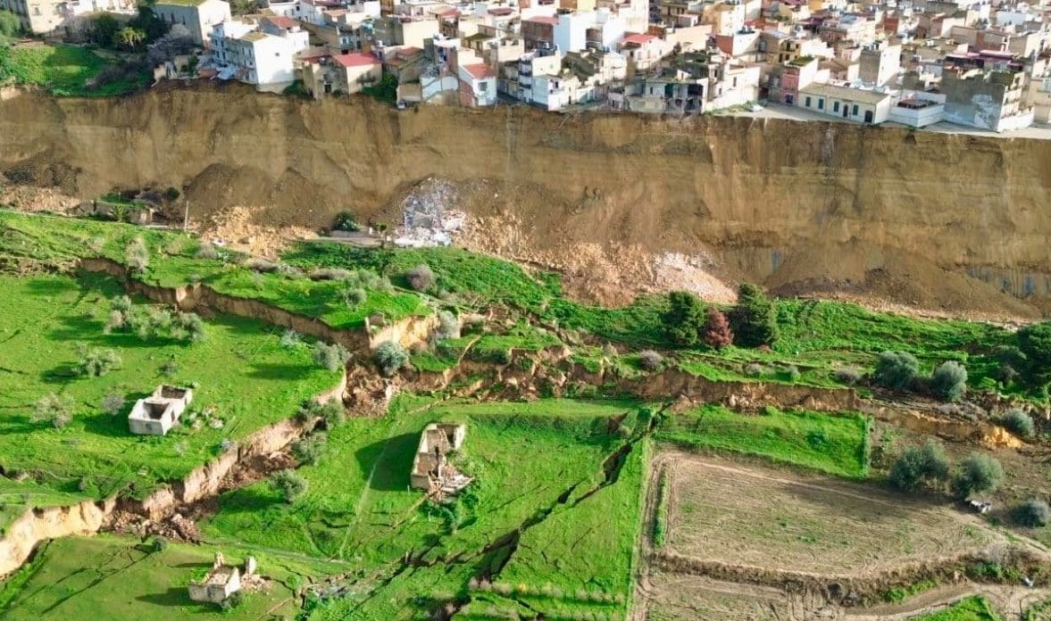 Frana Niscemi, allargata la fascia rossa: “Case destinate a crollare nel raggio di 50-70 metri", gli aggiornamenti