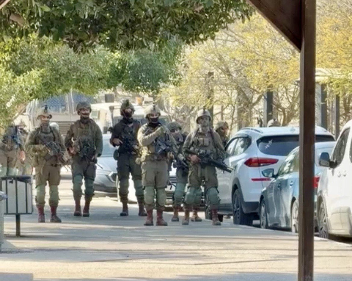 L'esercito israeliano spara contro gli studenti all'università di Birzeit: “Rischiamo la vita per studiare”