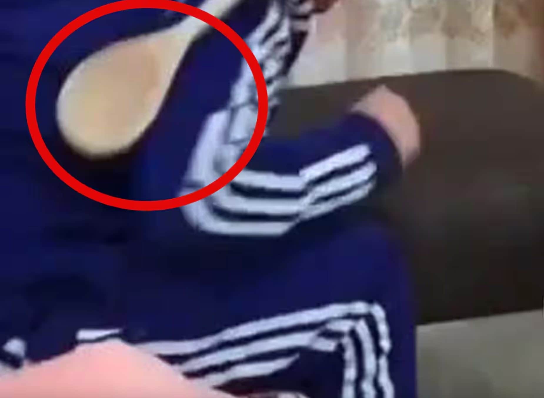 Picchiano il figlio con un cucchiaio, video finisce su TikTok: scatta divieto di avvicinamento a Catania