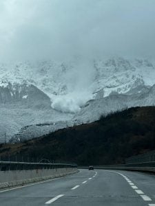 Slavina scesa dal paretone del Corno Grande del Gran Sasso: le incredibili immagini dall'Abruzzo