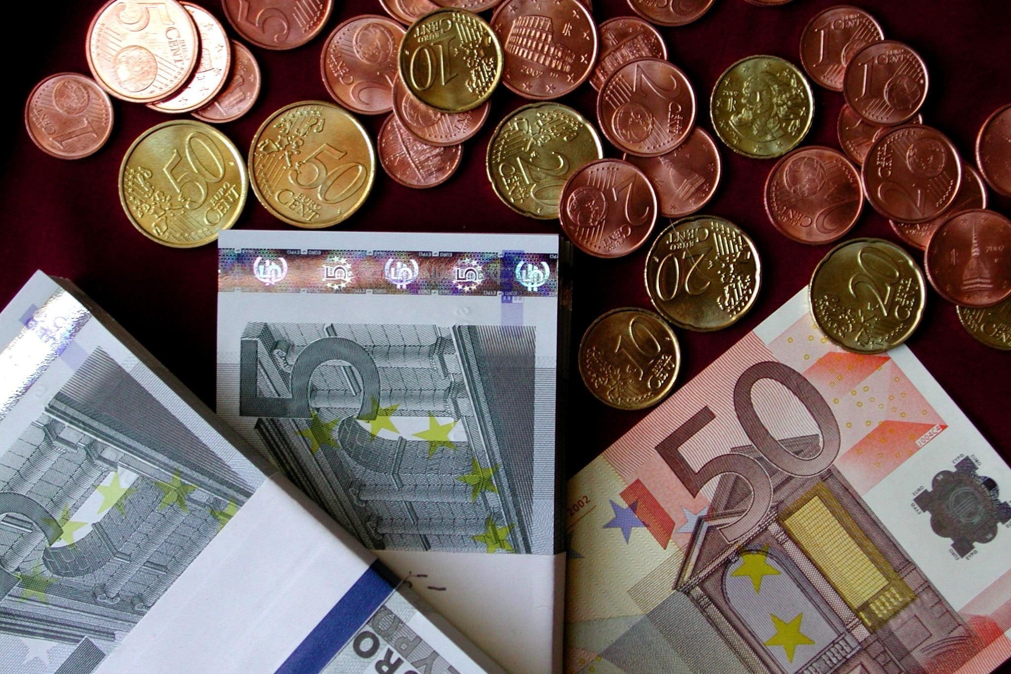 C'è un accordo sulla tassa minima globale per le multinazionali: chi deve pagarla e come funziona