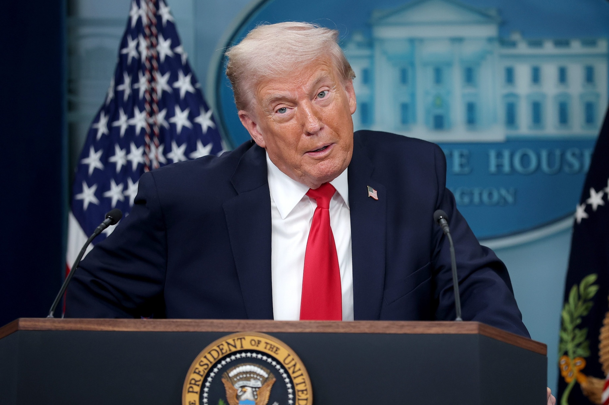 Conferenza stampa fiume di Trump alla Casa Bianca: "Fin dove mi spingerò per la Groenlandia? Lo vedrete"