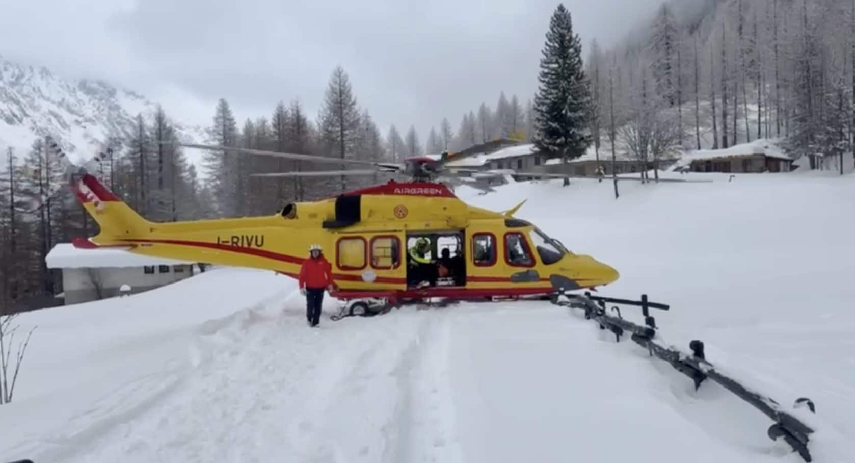 Valanga travolge 4 persone a Courmayeur: soccorritori recuperano 1 ferito in elicottero