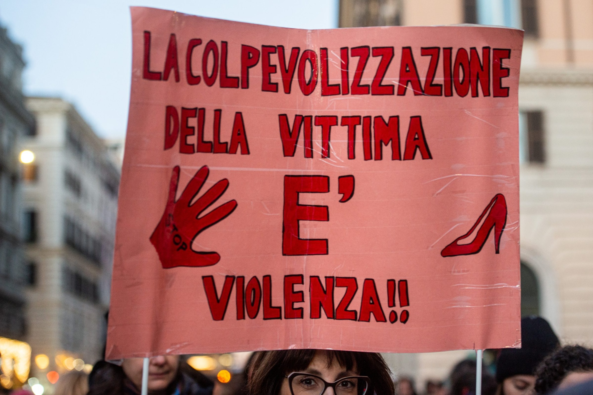 Cosa rischiano le vittime di stupro con la nuova legge del centrodestra: lo spiega l'avvocata