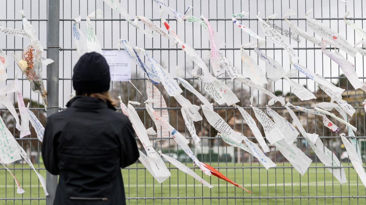 Il memoriale per le vittime di Crans–Montana a Lutry, città di Alexis Bollag, la 41esima vittima