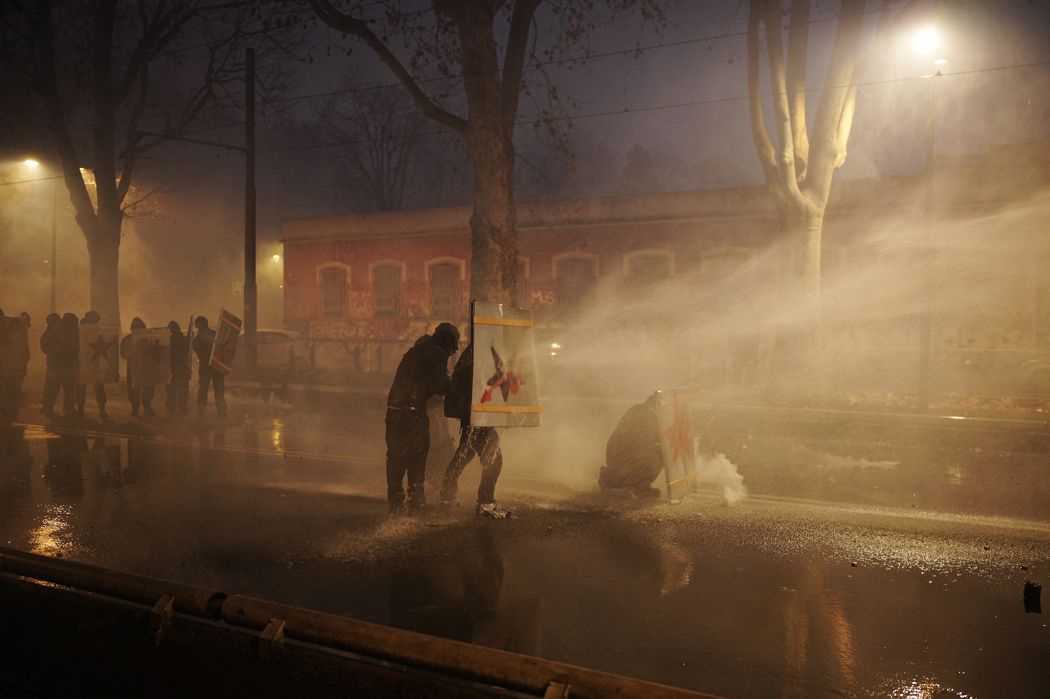 Il governo Meloni ha scelto la strategia della tensione: gli scontri di Torino sono la tempesta perfetta