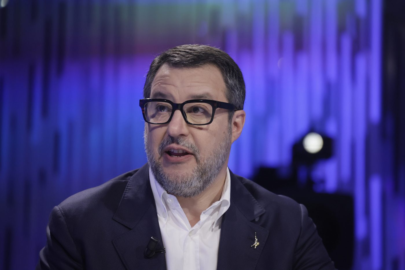 Perché la propaganda di Salvini sul poliziotto di Rogoredo è pericolosa