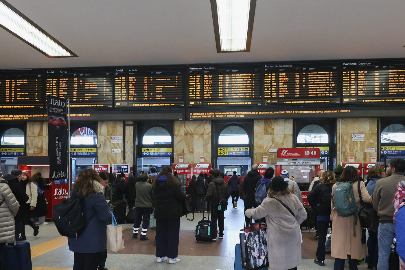 Sabotaggio treni, cosa rischiano gli anarchici che hanno rivendicato azioni contro le Olimpiadi invernali