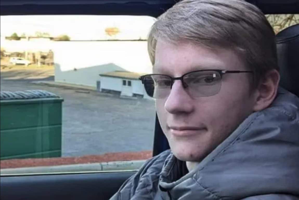 Chi è il 21enne ucciso nella residenza di Trump a Mar-a-Lago: "Conservatore ma ossessionato dai file Epstein"