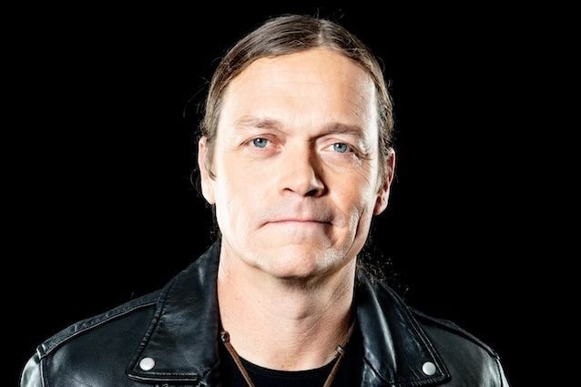 È morto Brad Arnold, aveva 47 anni: il cantante dei 3 Doors Down aveva un cancro al rene