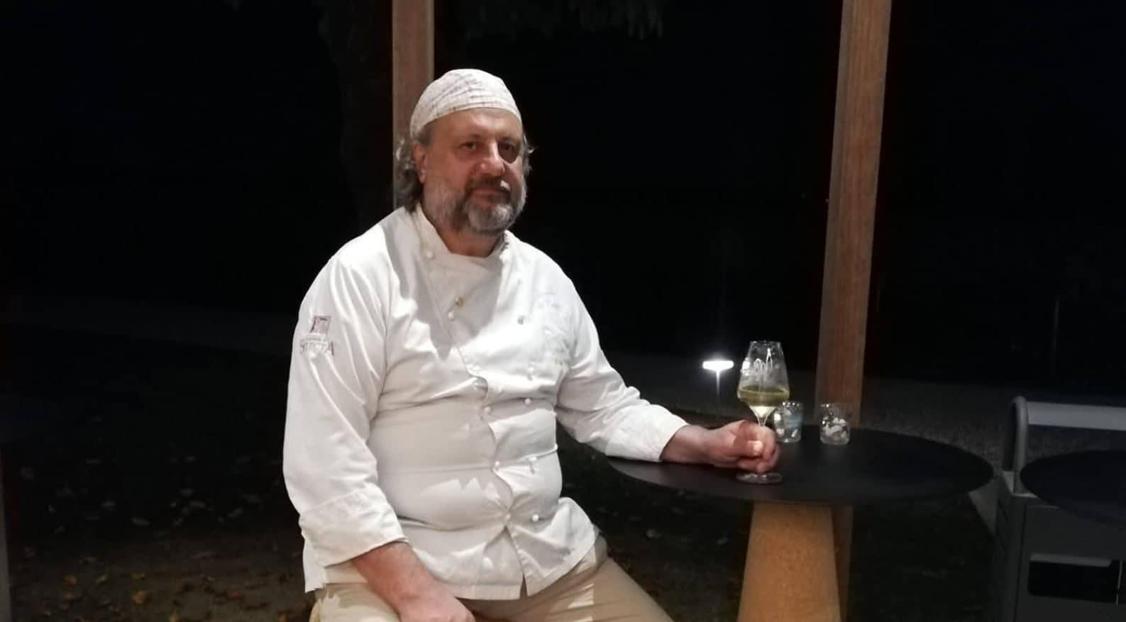 Travolto da carico di pannelli fotovoltaici davanti casa: morto lo chef e giornalista Davide Di Corato