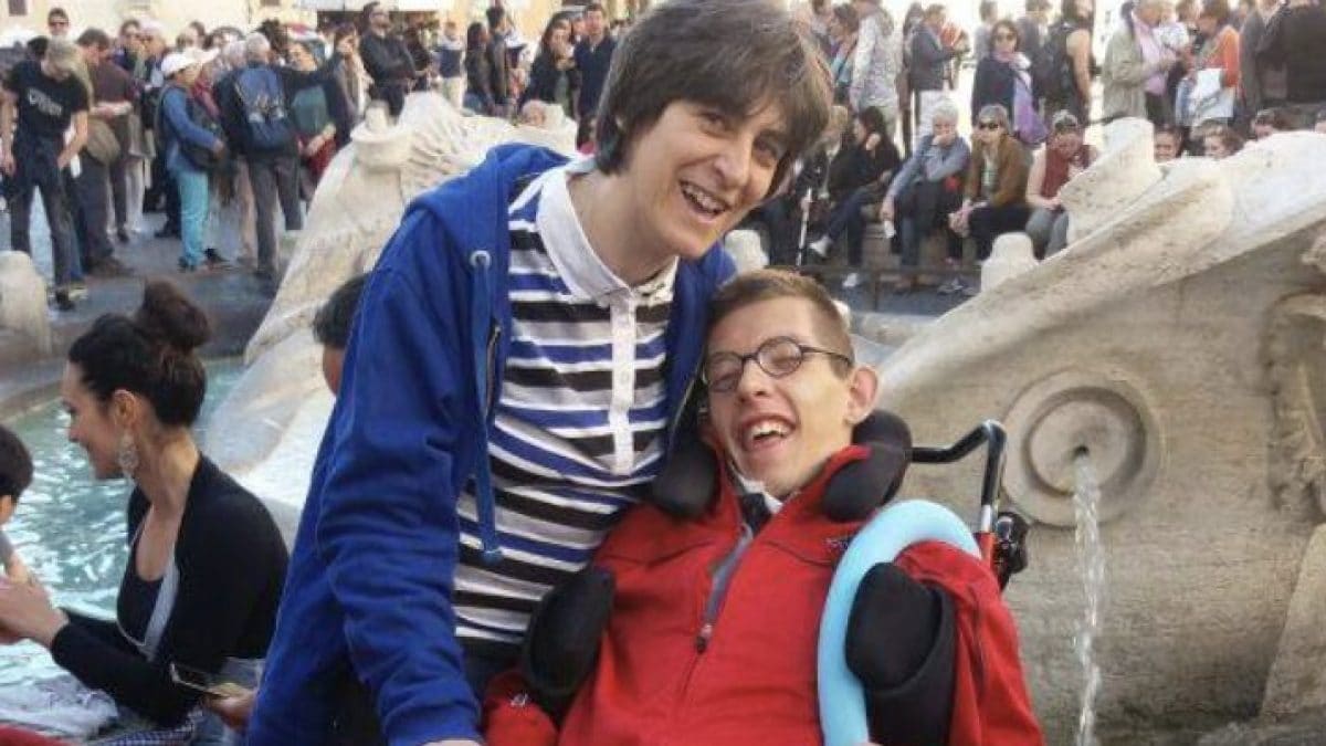 Davide insieme a sua mamma Viviana.