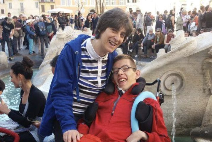 "Ho perso mio figlio a causa di una malattia genetica rara. Oggi c'è una cura, ma bisogna agire in tempo"