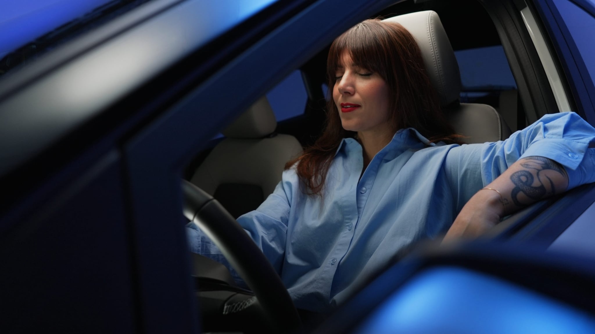 Dall'Ariston all'abitacolo dell'auto: la musica cambia palcoscenico e diventa esperienza sensoriale