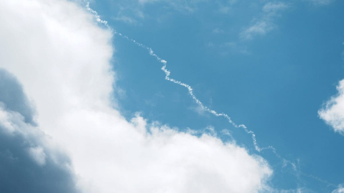 Sistemi di difesa israeliani intercettano i missili lanciati dall’Iran in Cisgiordania