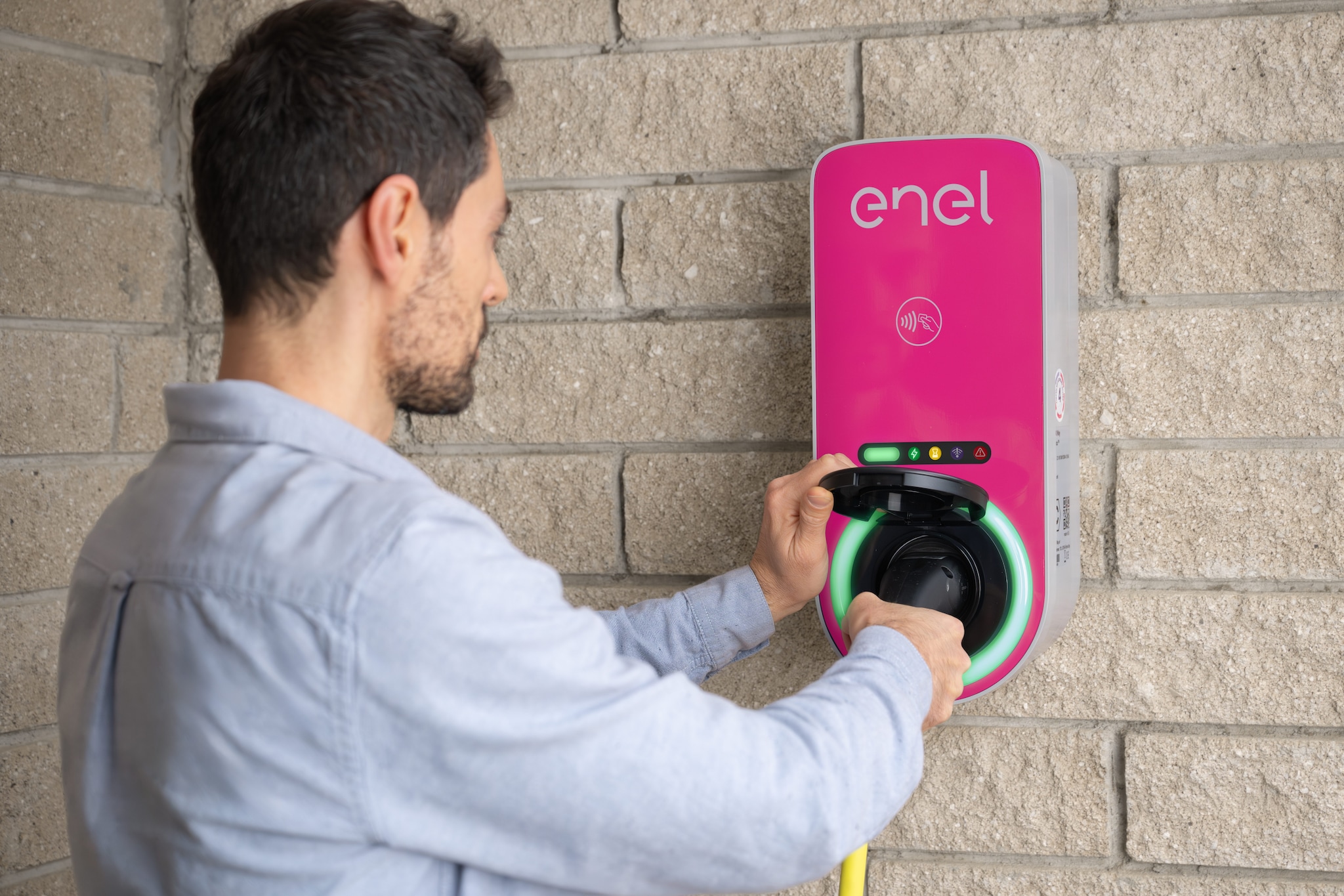 Auto elettriche in Italia in crescita del 46%, in arrivo nuove soluzioni per noleggio e ricarica