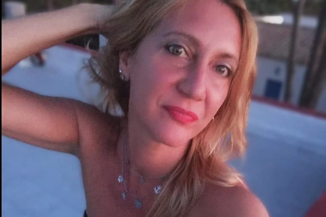 Luana trovata morta in casa a 54 anni, era stata dimessa dall'ospedale il giorno prima: aperta un'inchiesta