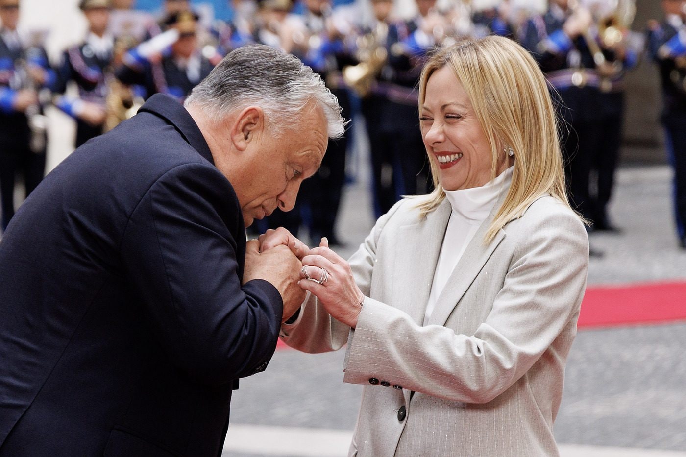 Meloni sta trasformando l’Italia nell’Ungheria, e glielo stiamo lasciando fare