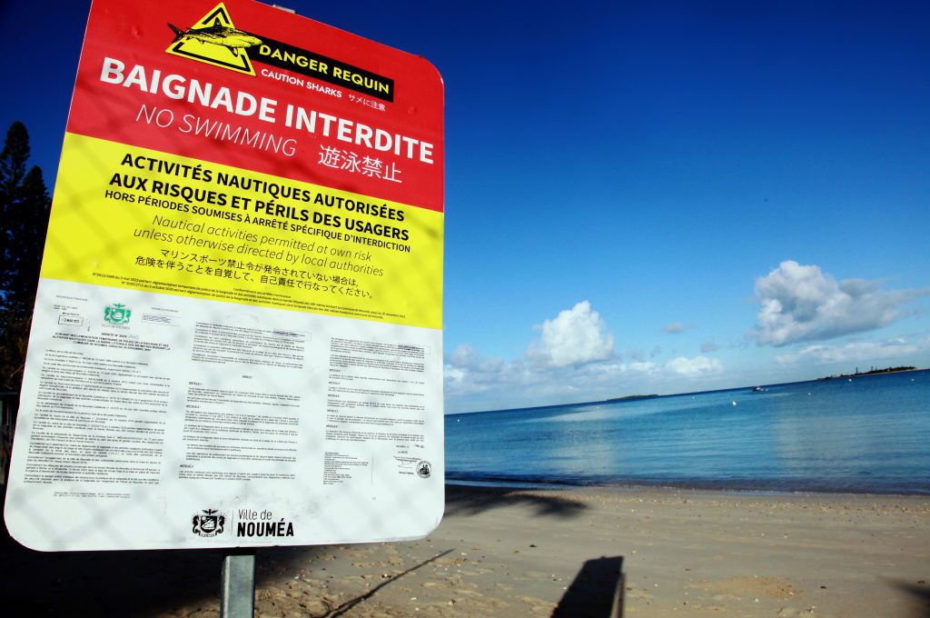 Surfista trovato morto in un baia a Noumea: si presume un attacco di squalo, spiaggia evacuata