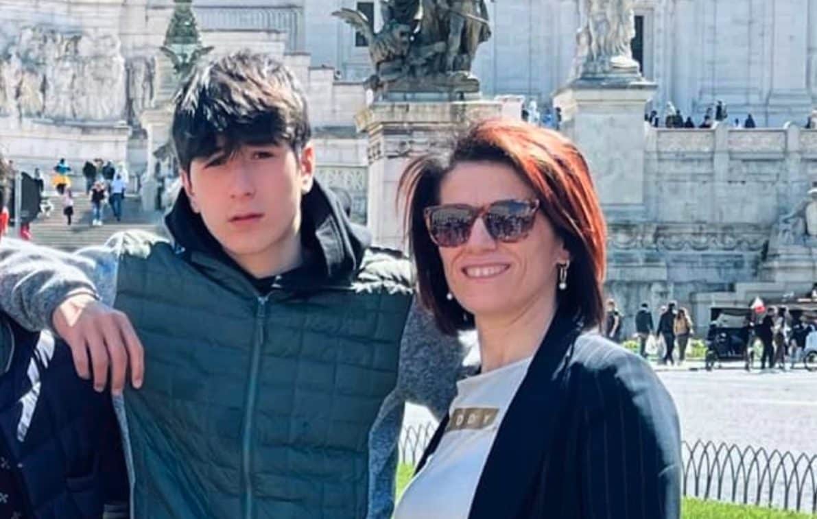 Riccardo morto suicida a 20 anni dopo aver picchiato la madre: “Lei lo adorava e lo difendeva sempre”