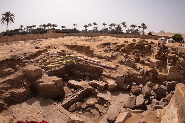 Scavo del tempio del faraone Nyuserra