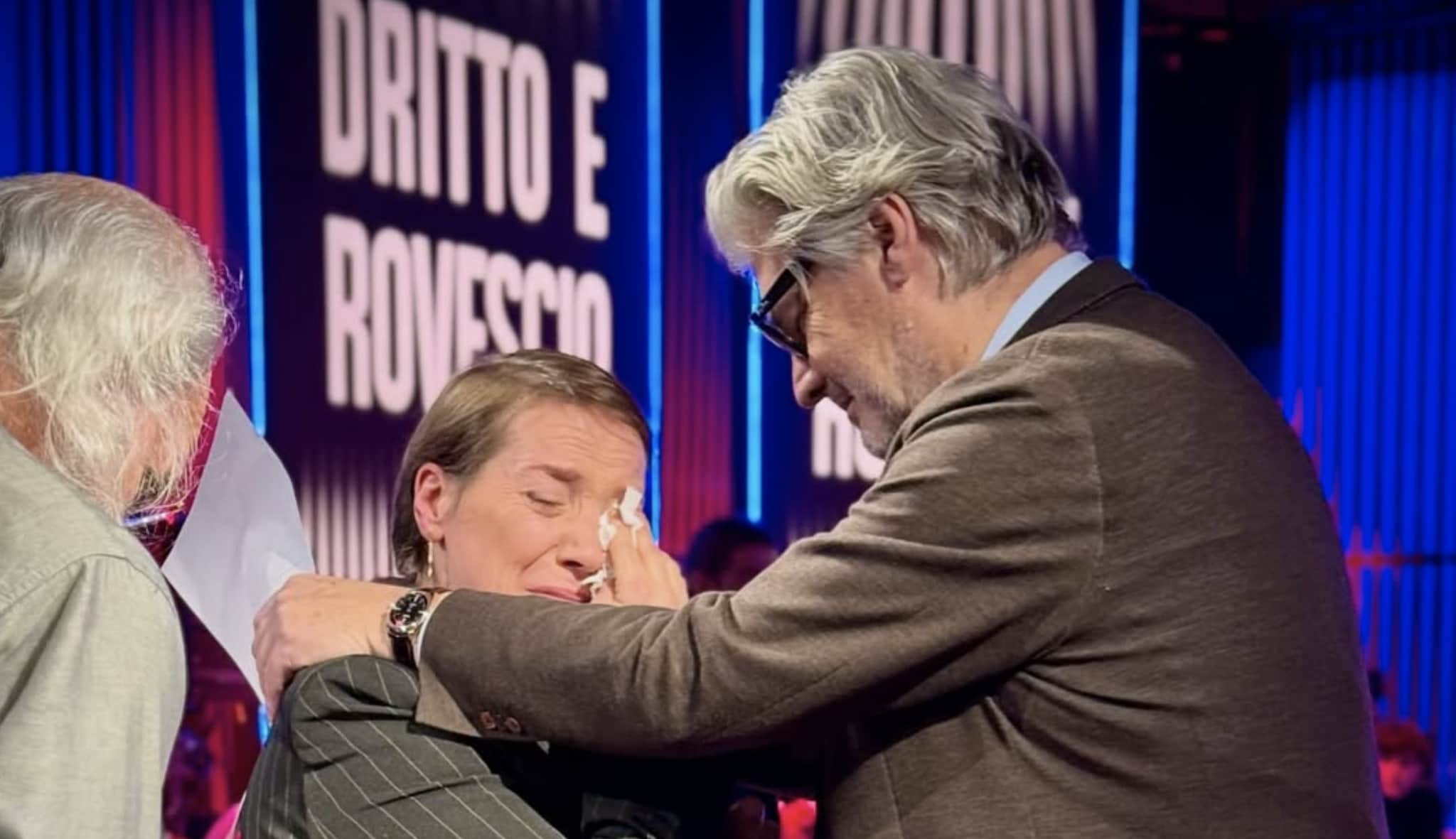 Le lacrime di Simonetta, la madre di Paolo Mendico a Dritto e Rovescio: "Tutti sapevano, si giravano dall'altra parte"