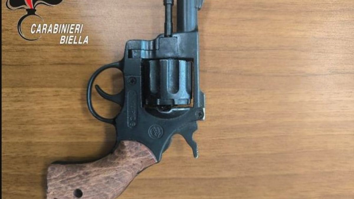 La pistola usata dall’uomo