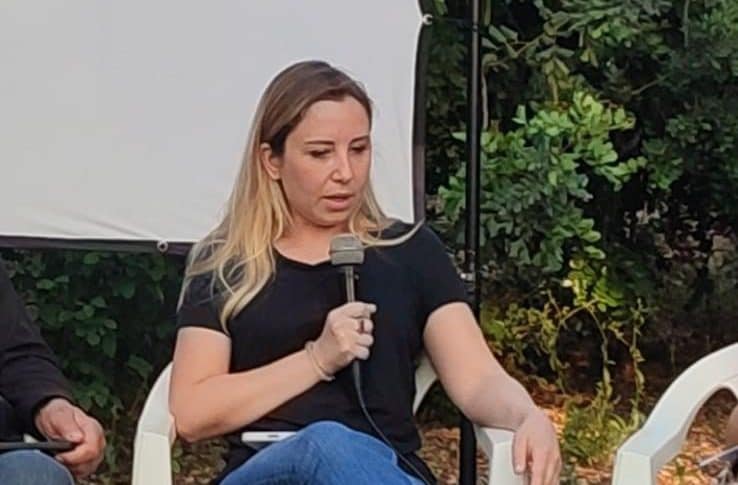 A sinistra Tiziana Roggio appena tornata da Gaza