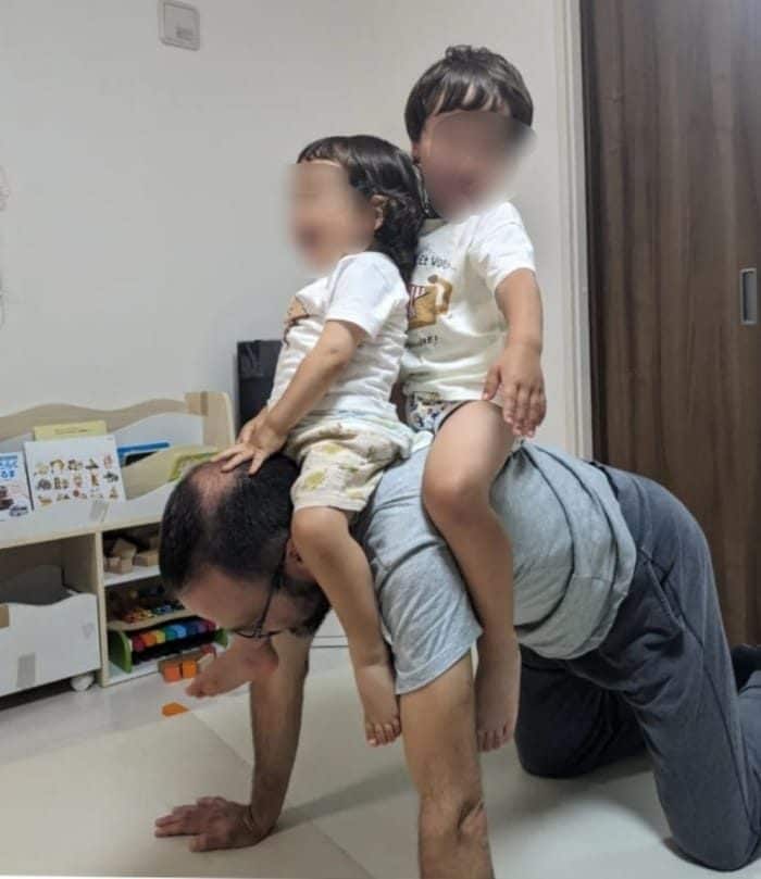 Michele Dall’Arno insieme a due dei suoi tre figli