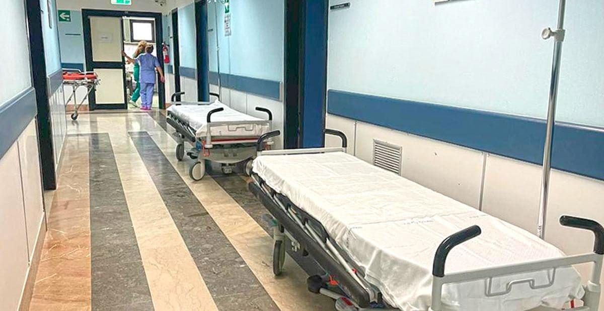 Insegnante morto nell'ospedale di Castelvetrano dopo due interventi chirurgici, 12 medici a processo
