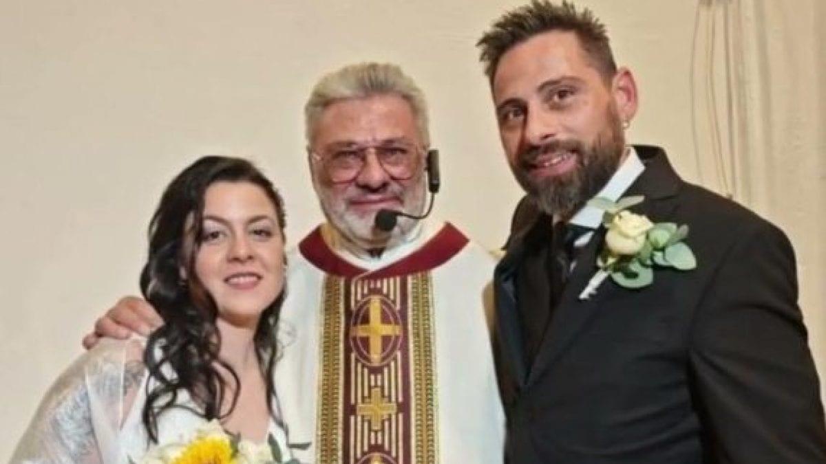 Don Carlo insieme al figlio Roberto e alla moglie Sara.