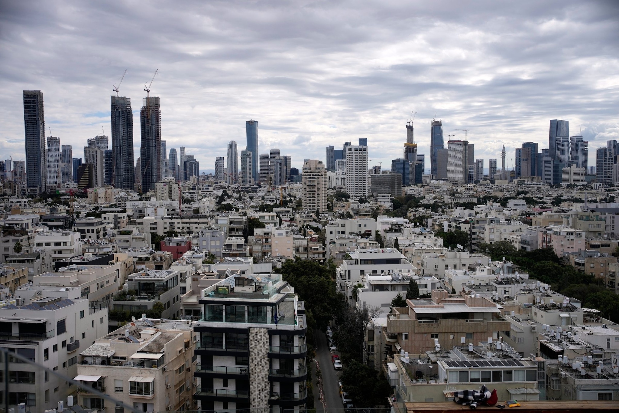 "Netanyahu crea aspettative irrealistiche, regime in Iran non cadrà con attacchi aerei": parla l'esperto israeliano