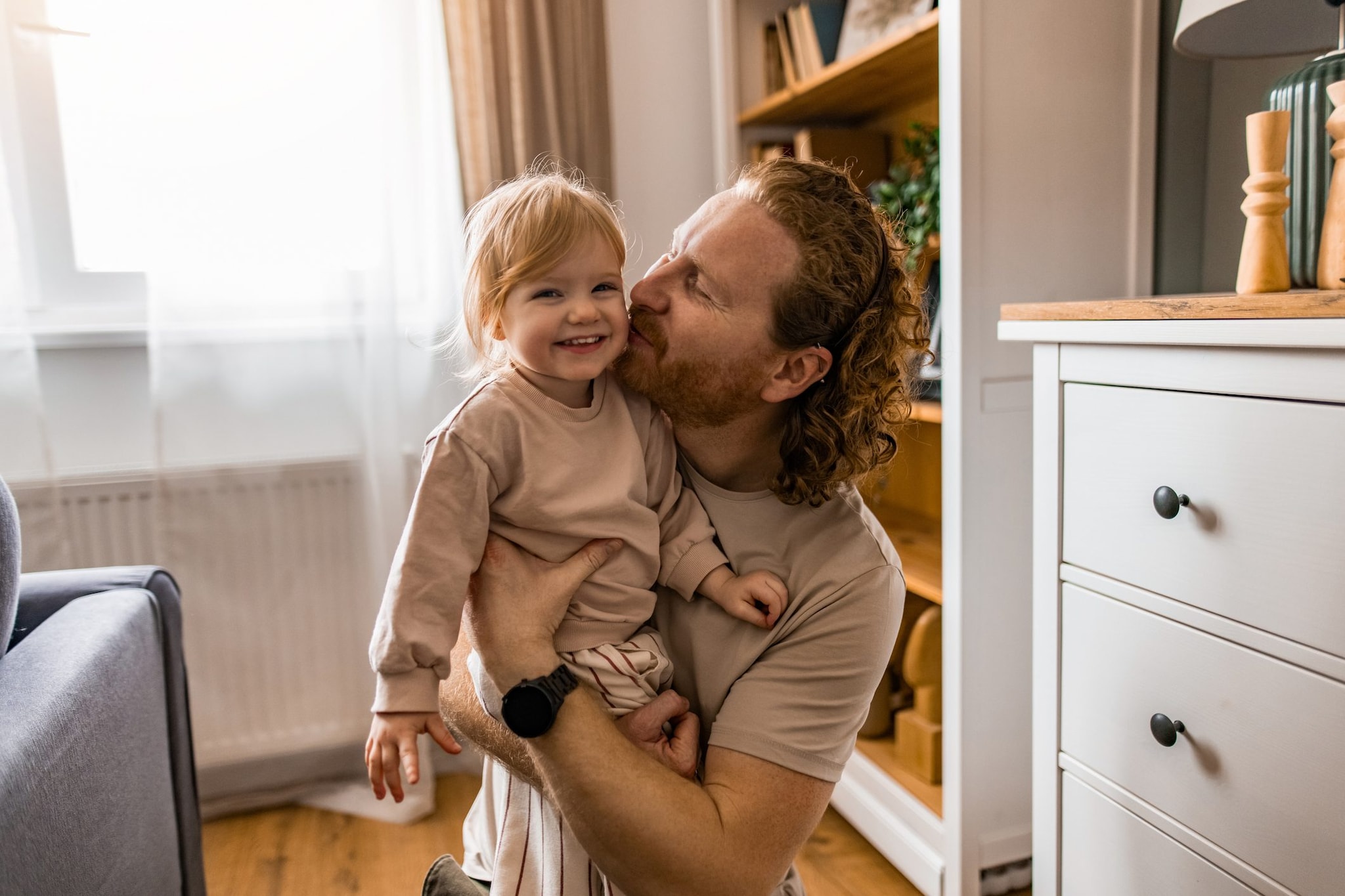 Famiglia nel bosco, perché l'ipotesi dell'affidamento dei bimbi al padre è possibile: lo spiega l'esperto